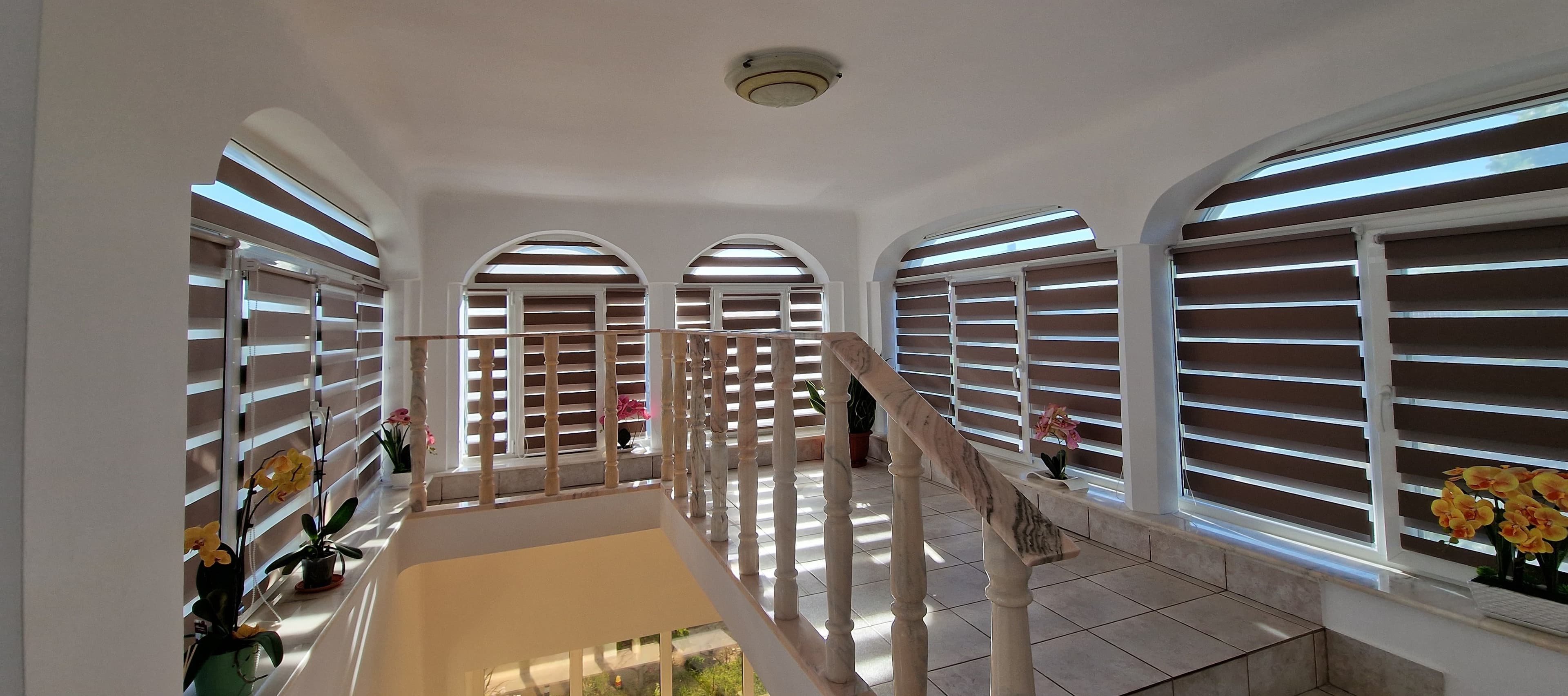 Jaluzele Zi-Noapte Premium pentru Casa Ta