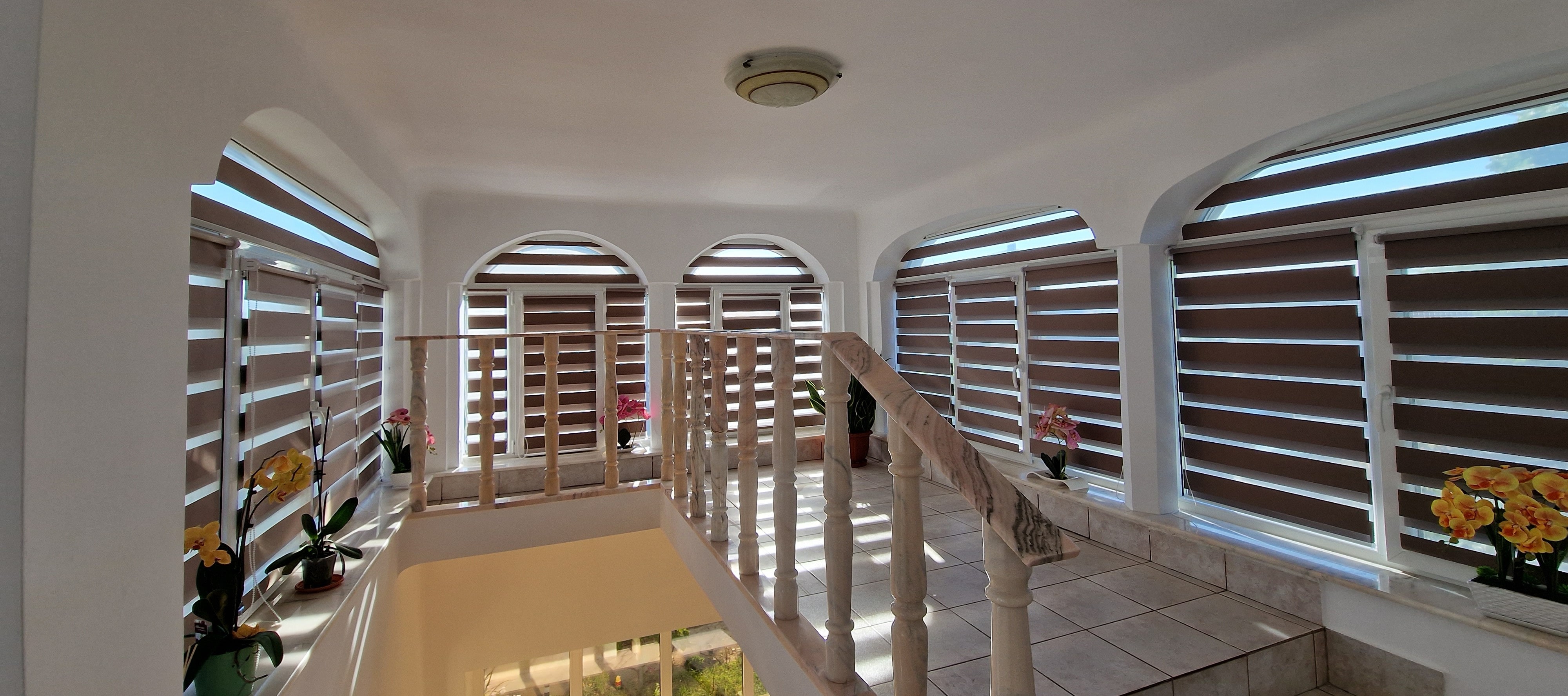 Jaluzele Zi-Noapte Premium pentru Casa Ta