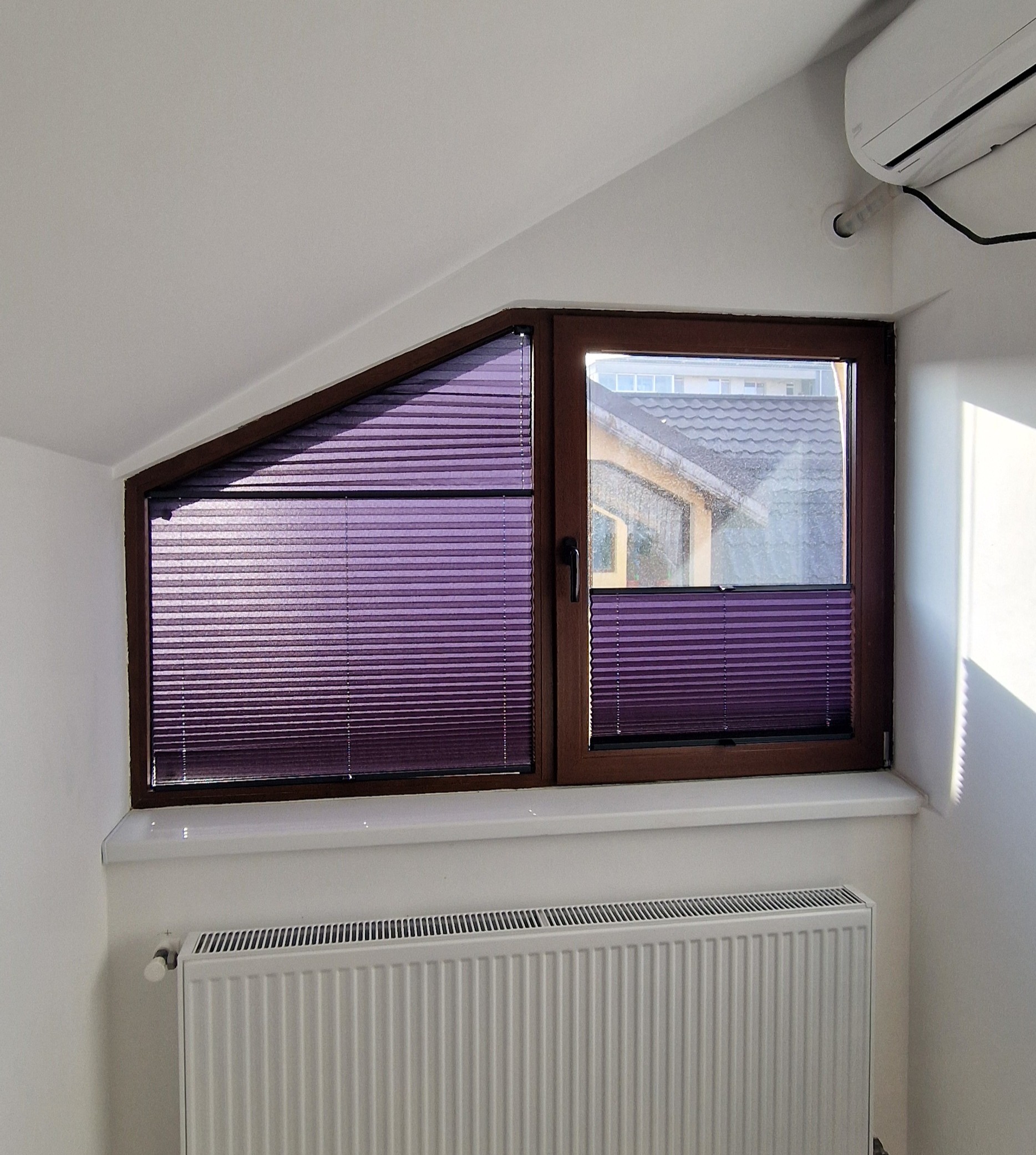 Jaluzele Plisate Înclinate