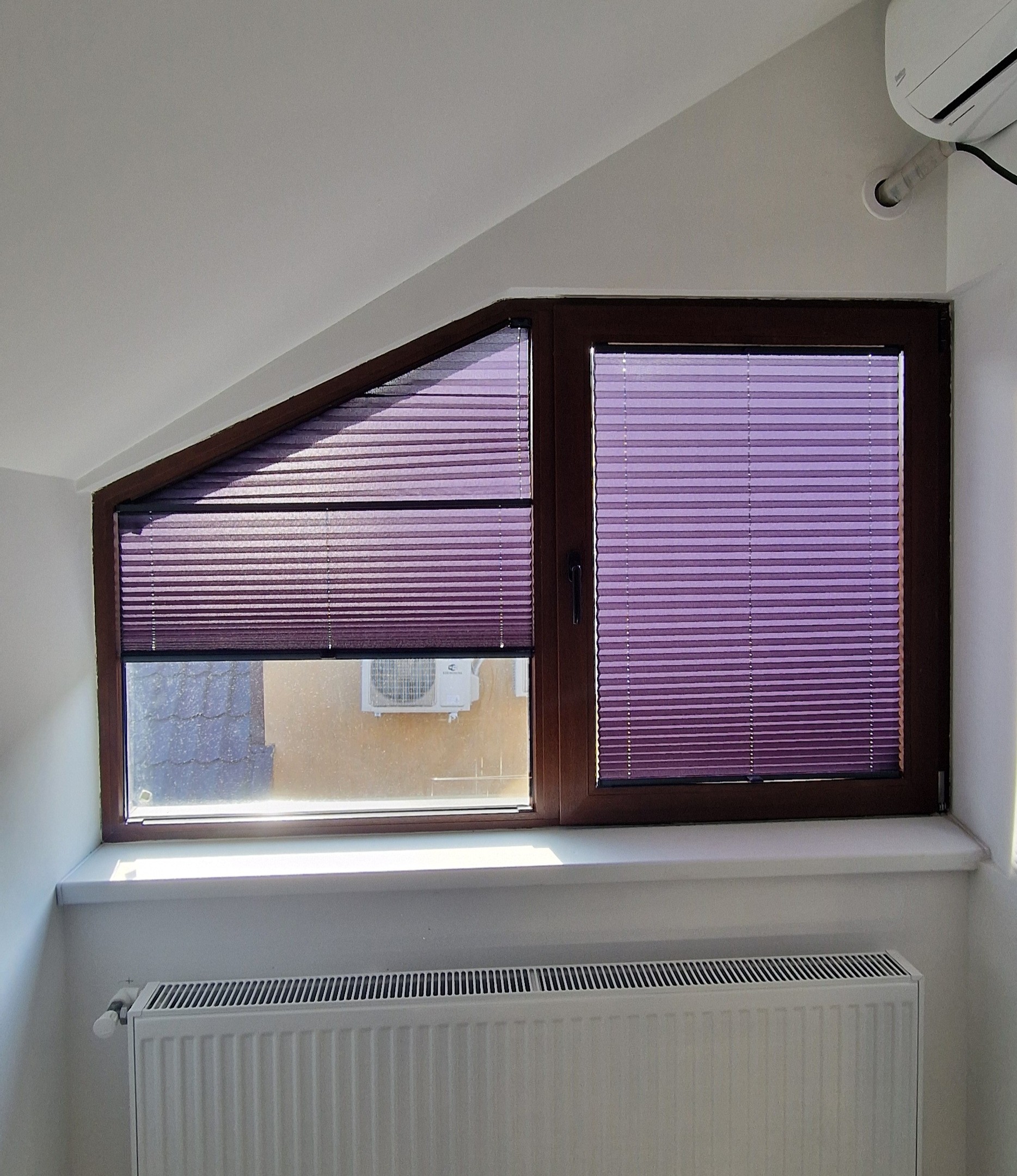 Jaluzele Plisate Înclinate