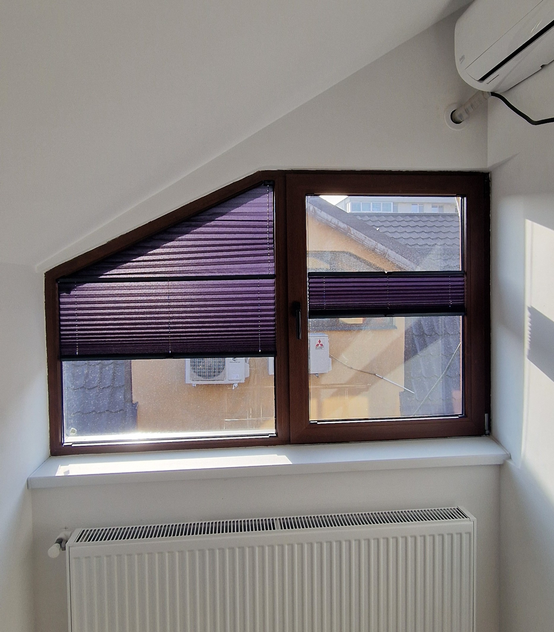 Jaluzele Plisate Înclinate