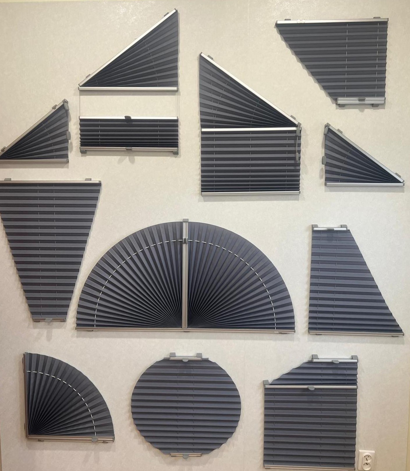 Jaluzele Plisate Înclinate