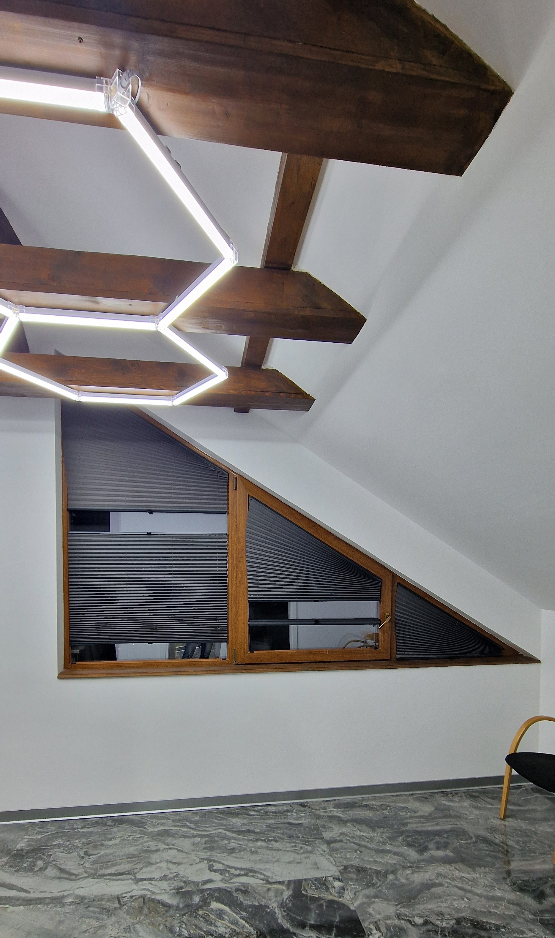 Jaluzele Plisate Înclinate