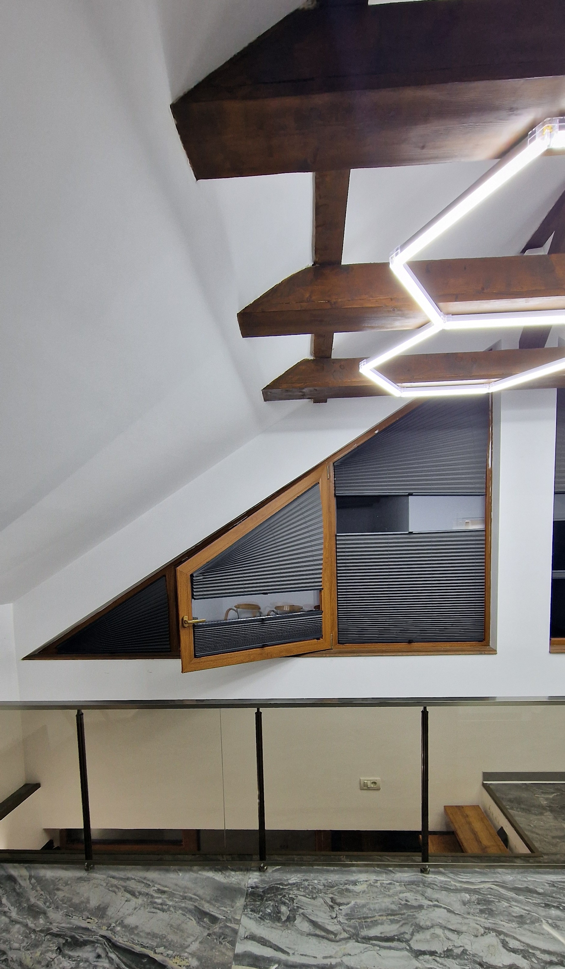 Jaluzele Plisate Înclinate