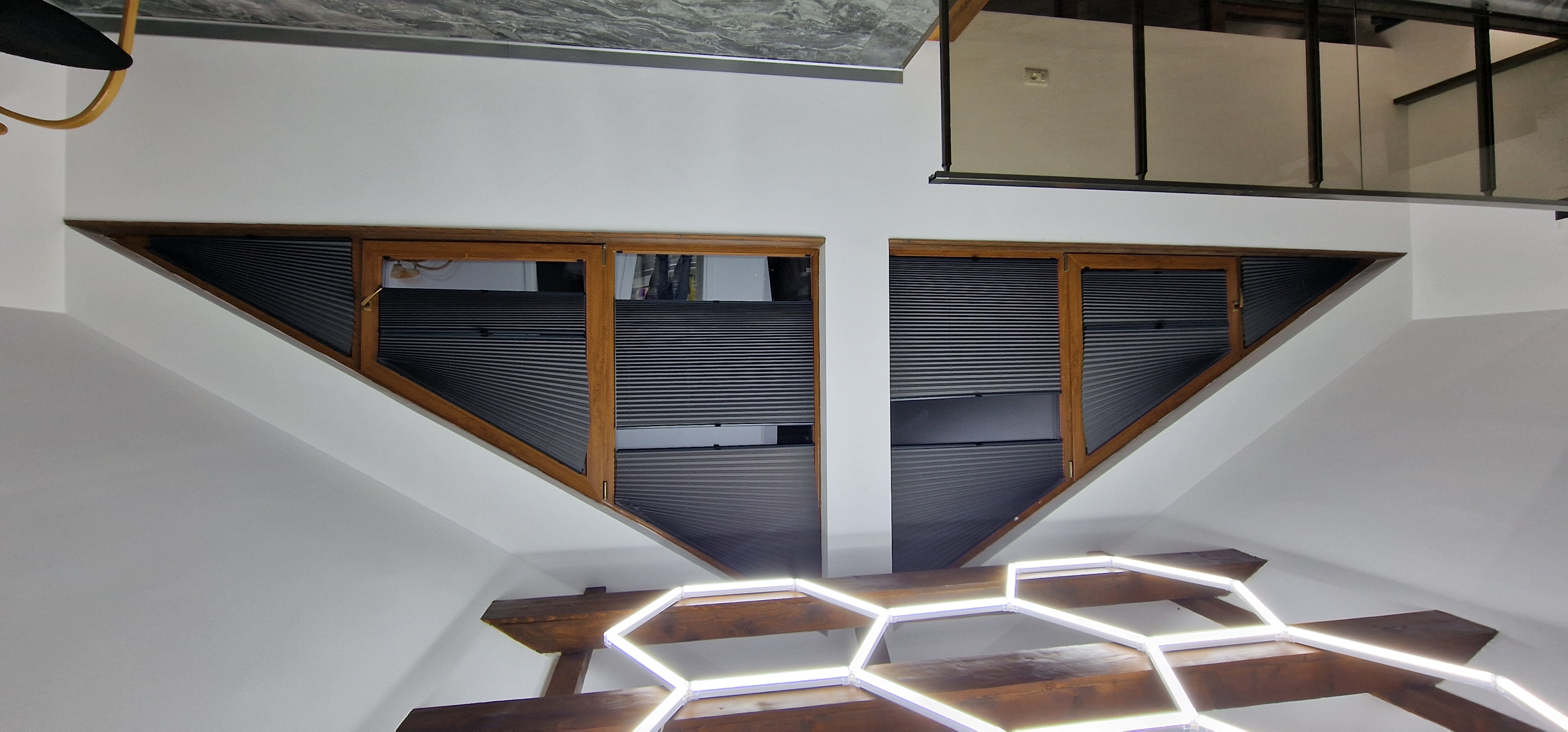 Jaluzele Plisate Înclinate