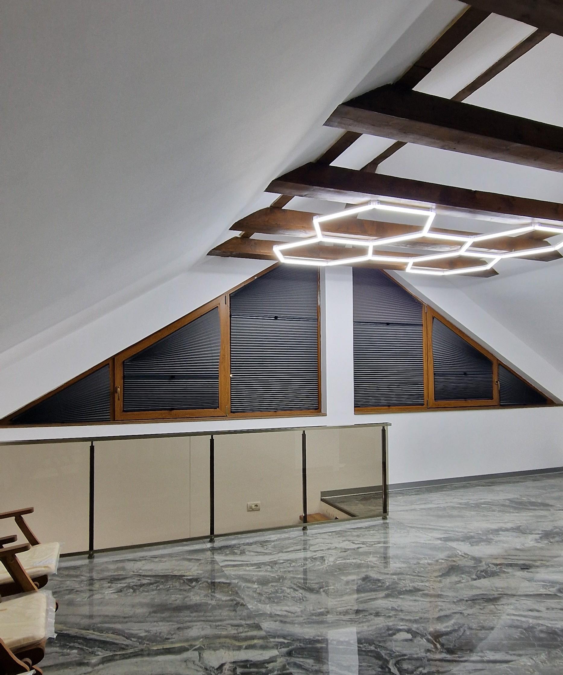 Jaluzele Plisate Înclinate