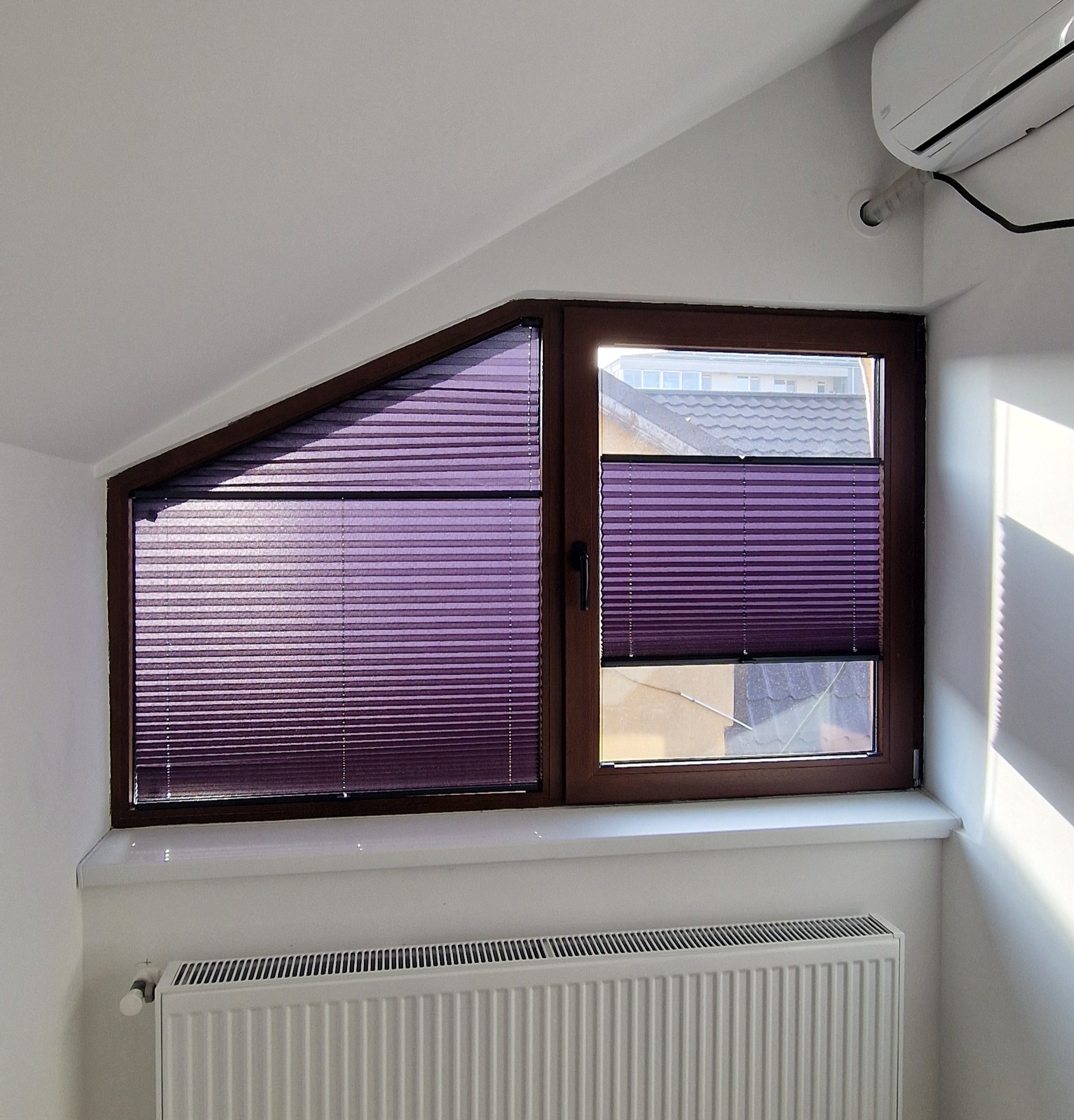 Jaluzele Plisate Înclinate